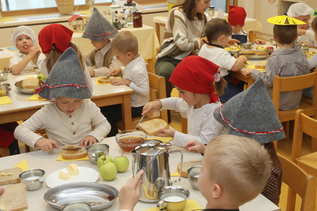 Tradicionalni slovenski zajtrk  vrtec Cerknica 19 Foto Ljubo Vukelič